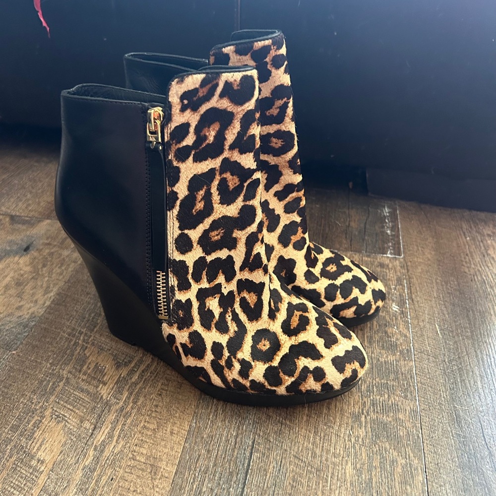 Michael Michael Kors Clara Wedge Bootie‎ Leather Haircalf Leopard Print 8M